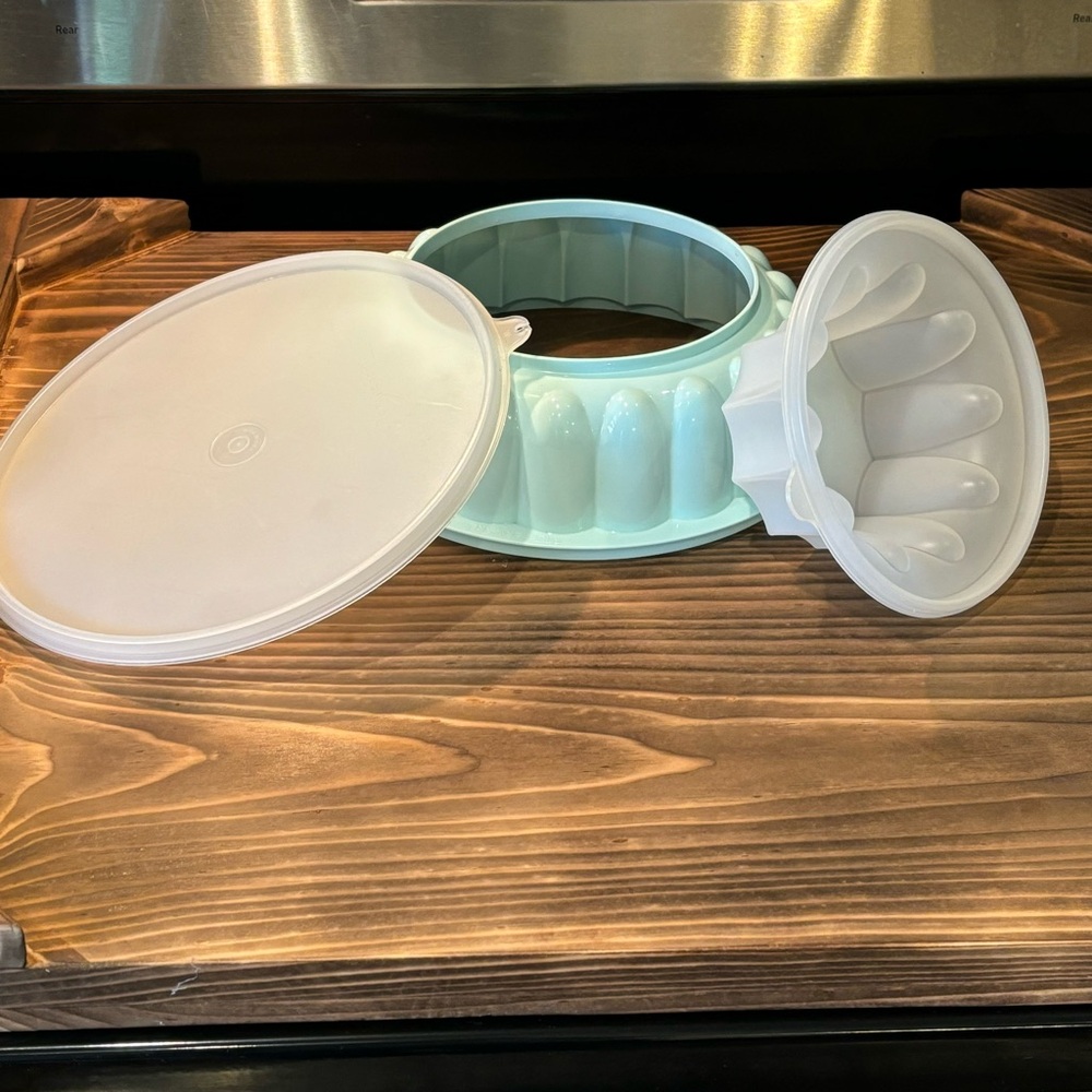 Vintage Tupperware Jell-O Mold 9inch diameter Mint Green EUC - Picture 4 of 6